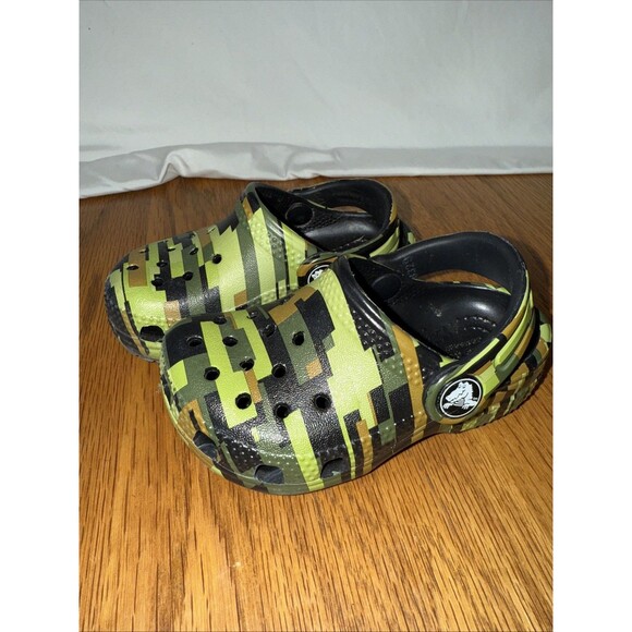 CROCS | Shoes | Crocs Toddler Kids Camo Classic Clogs Size 5  display picture 3